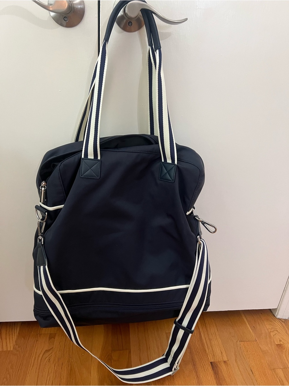 New w/o tags Mark & Graham Navy Tennis Tote with White Trim and Striped Straps - Picture 2 of 5
